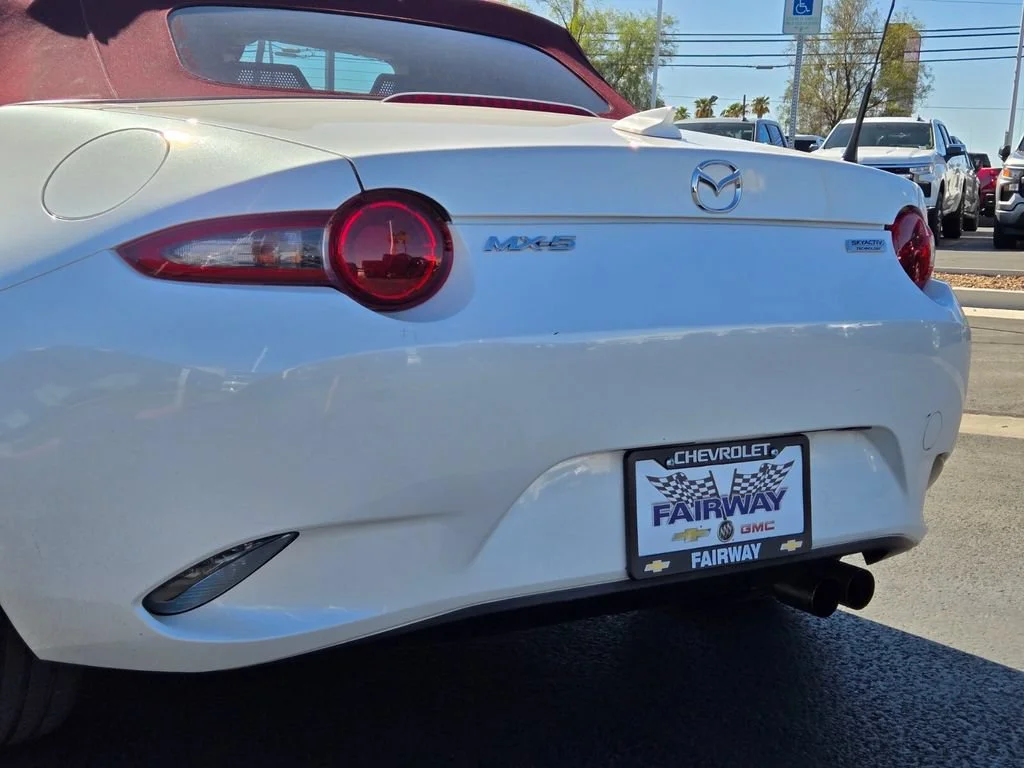 Used 2018 Snowflake White P Mazda Grand Touring image 4