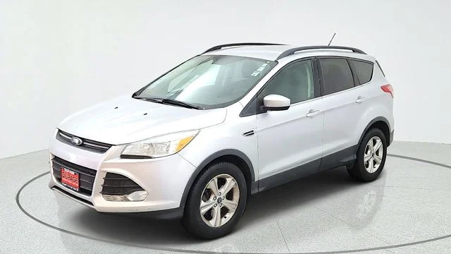 Used 2016 Silver Ford SE image 4