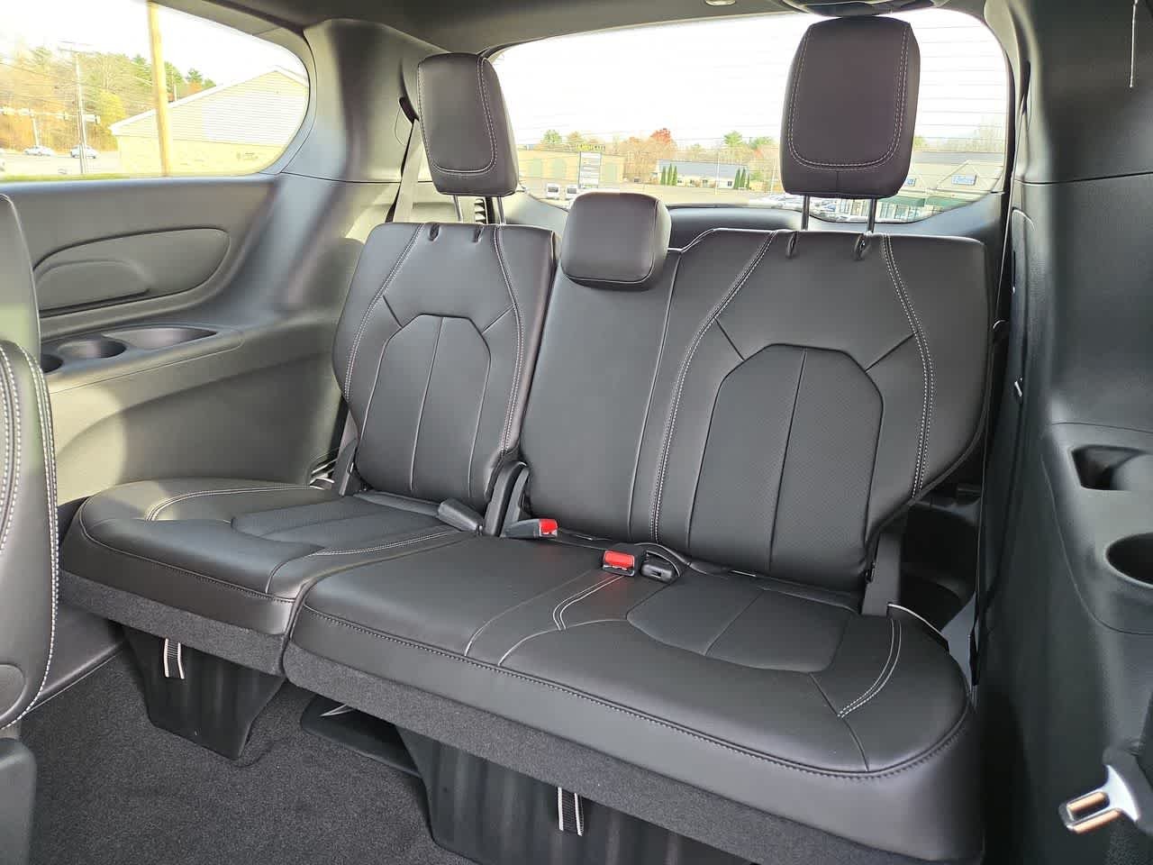 2026 Chrysler Pacifica Select - Photo 15