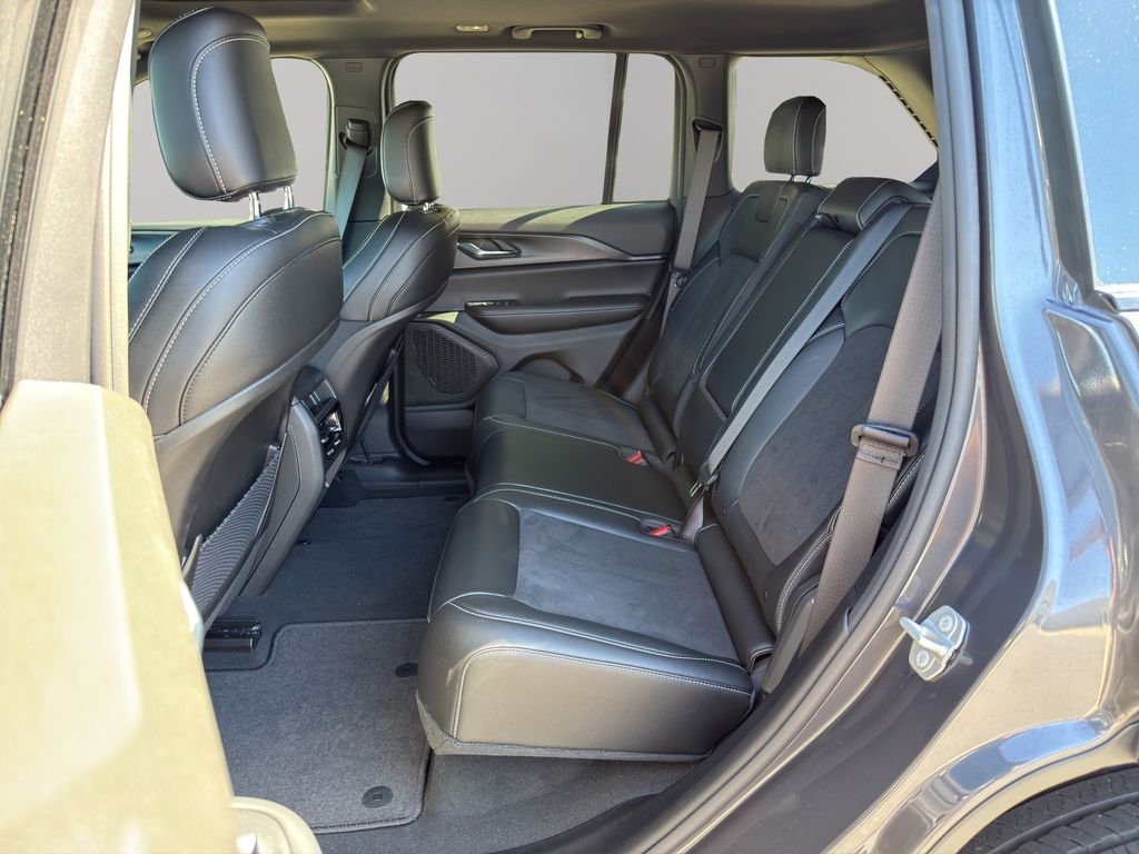 Used 2024 Baltic Gray Metallic Clearcoat Jeep Altitude X image 18