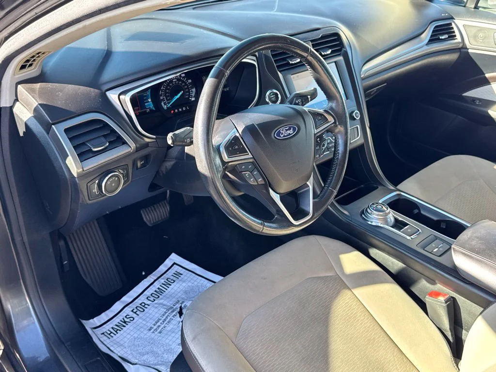 2020 Ford Fusion SE - Photo 11
