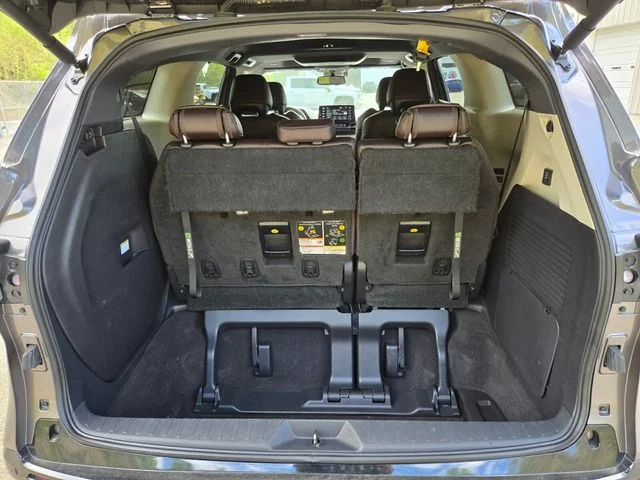 2023 Toyota Sienna Platinum - Photo 15