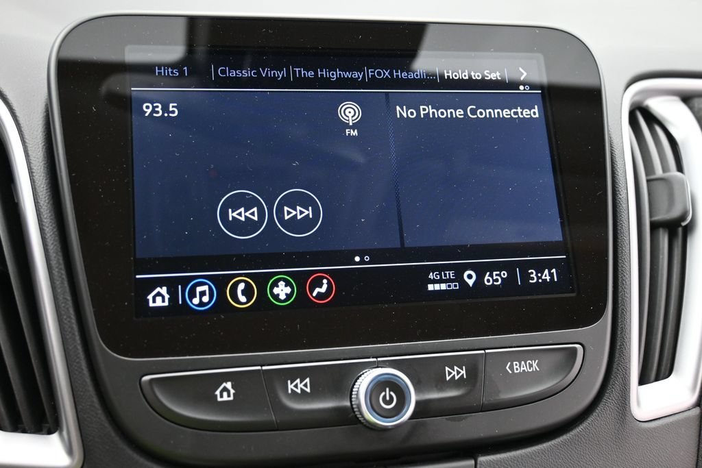 Used 2025 White Chevrolet LT image 10