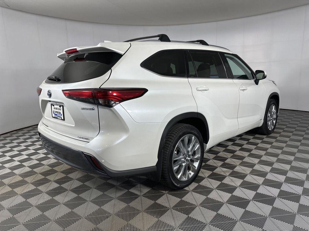 Used 2023 Pearl Toyota Limited image 9