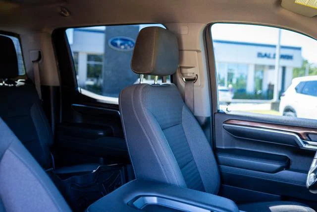 Used 2022 Silver Ice Metallic Chevrolet LT image 8