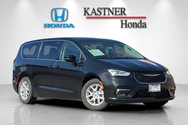 2024 Chrysler Pacifica Touring L's photo