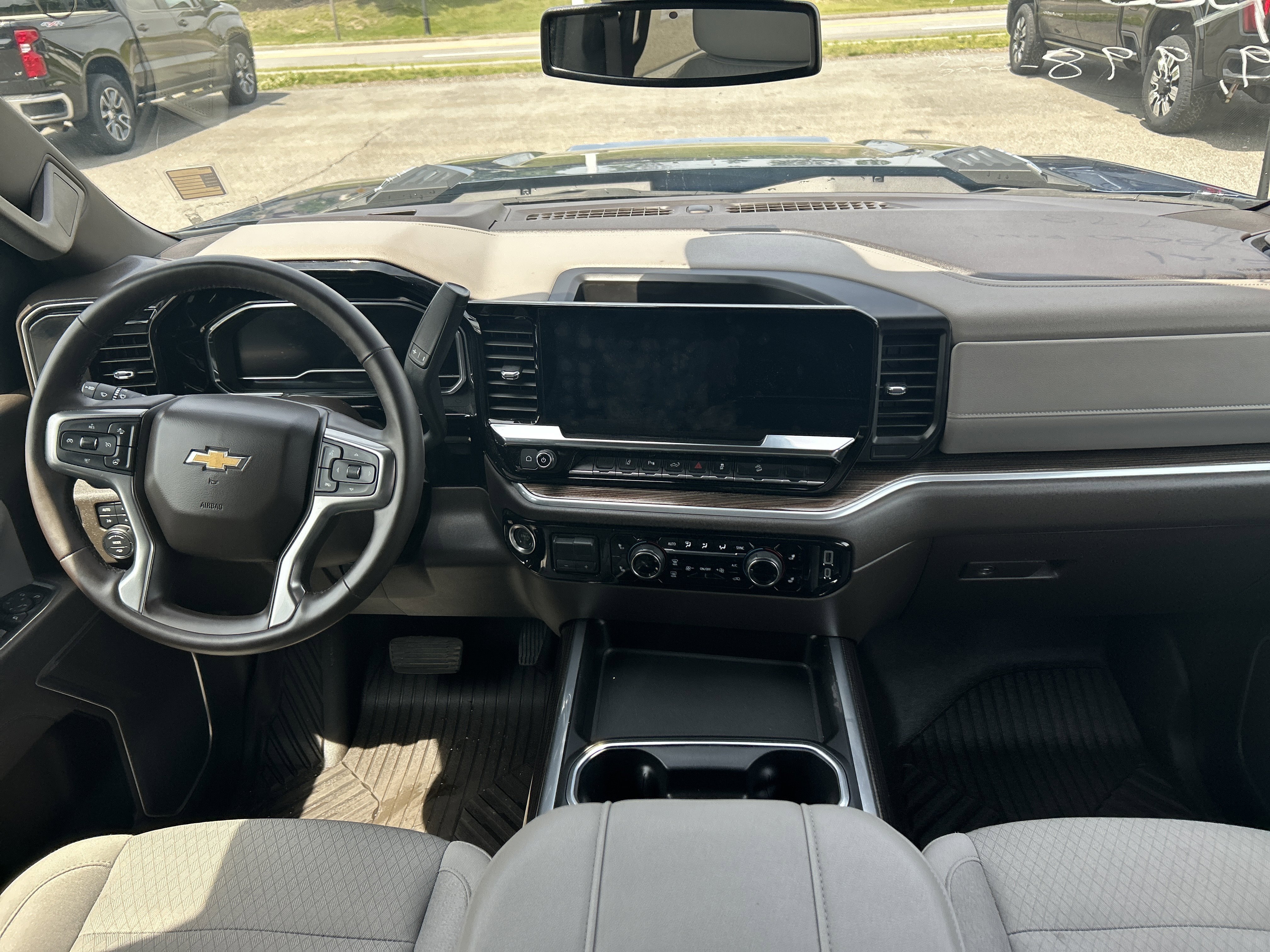 Used 2025 Lakeshore Blue Metallic Chevrolet LT image 8