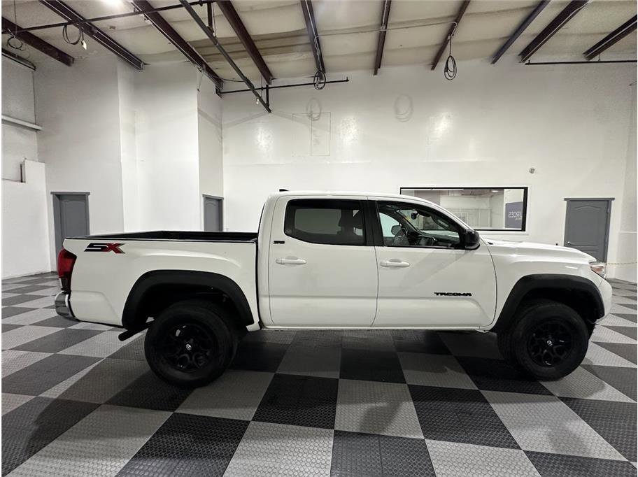 2023 Toyota Tacoma SR5 photo 4