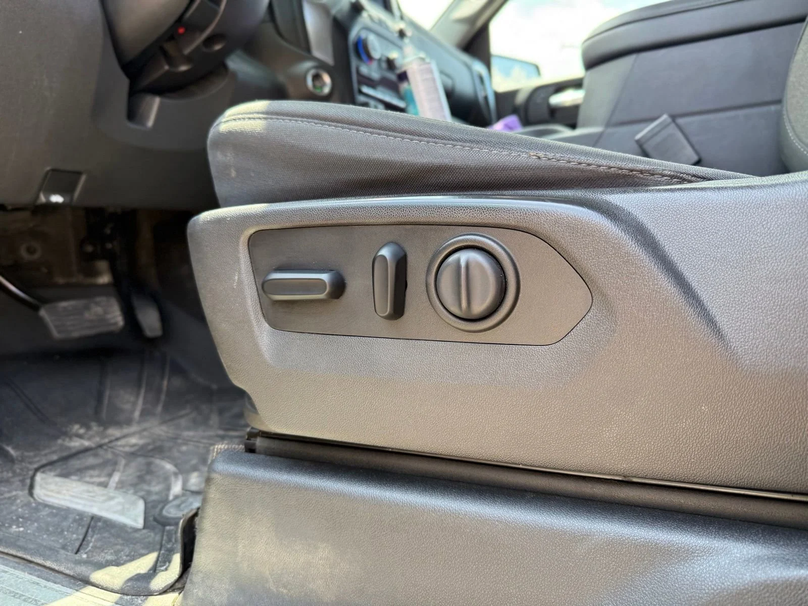 Used 2019 BLACK Chevrolet RST image 28
