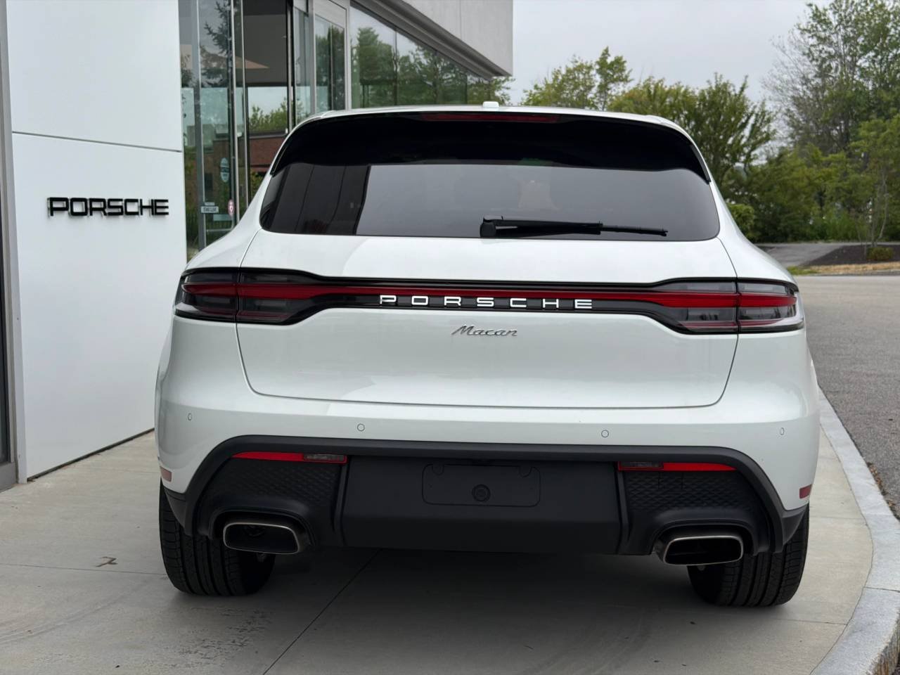 2026 Porsche Macan T - Photo 13