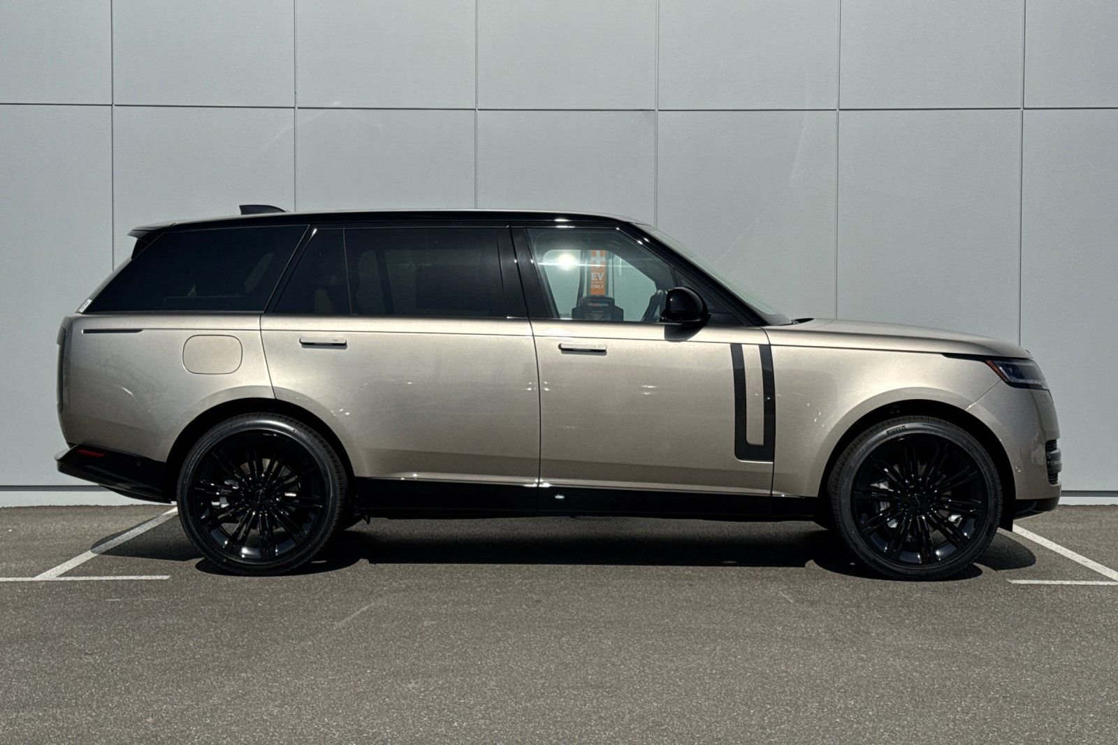 New 2026 Batumi Gold Land Rover SE image 6
