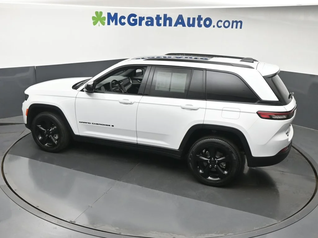 Used 2025 White Jeep Limited image 30