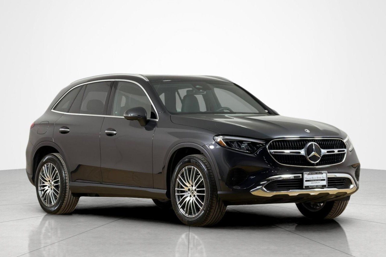Used 2026 Graphite Grey Metallic Mercedes-Benz GLC 300 image 7