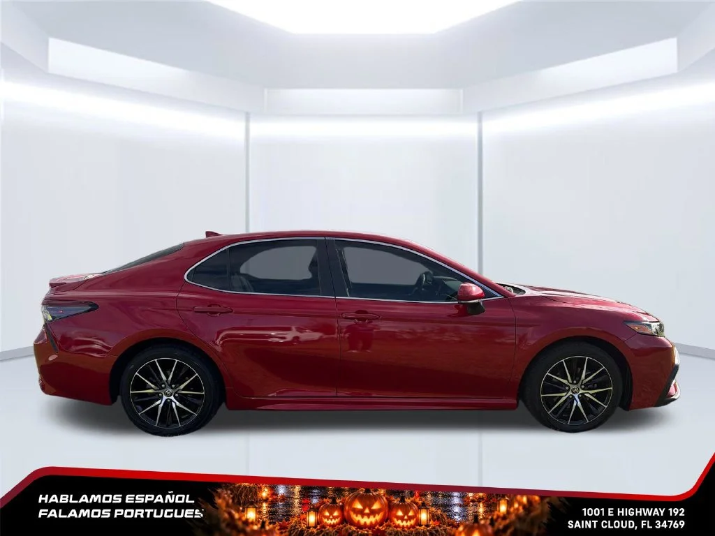 Used 2024  Toyota SE image 6