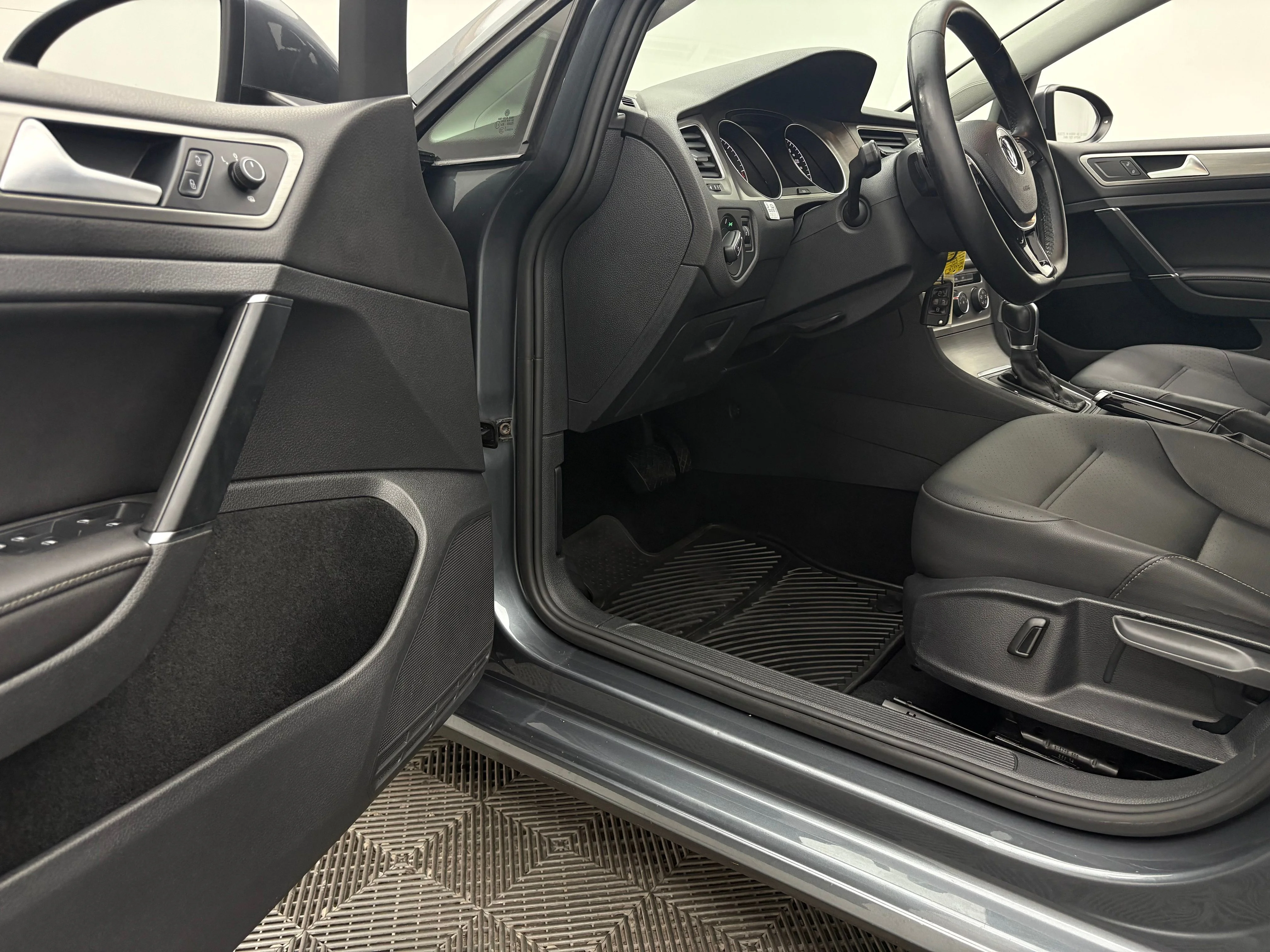 Used 2015 Platinum Gray Metallic Volkswagen TDI S 4-Door image 12