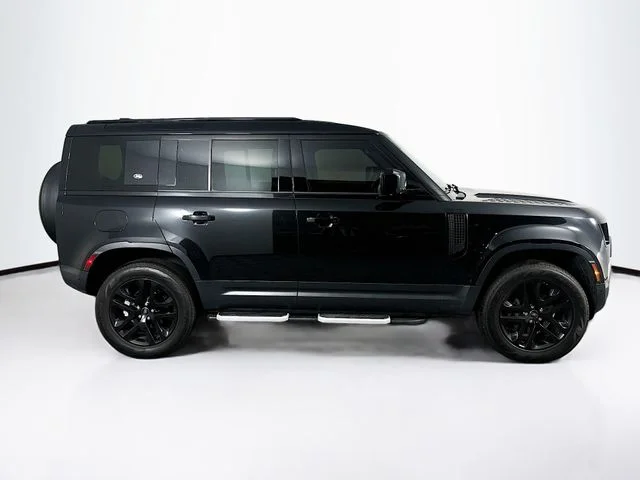 Used 2024  Land Rover S image 4