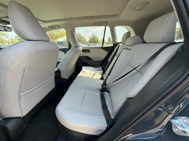 New 2026 Cloud Toyota XLE Premium image 19