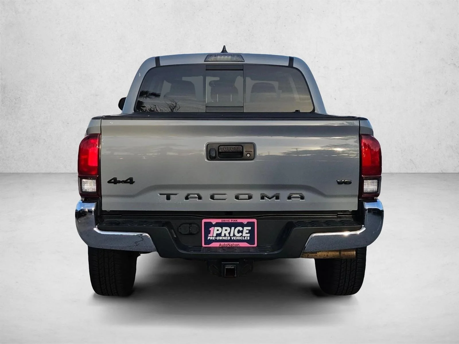 Used 2020 Cement Toyota SR5 image 6