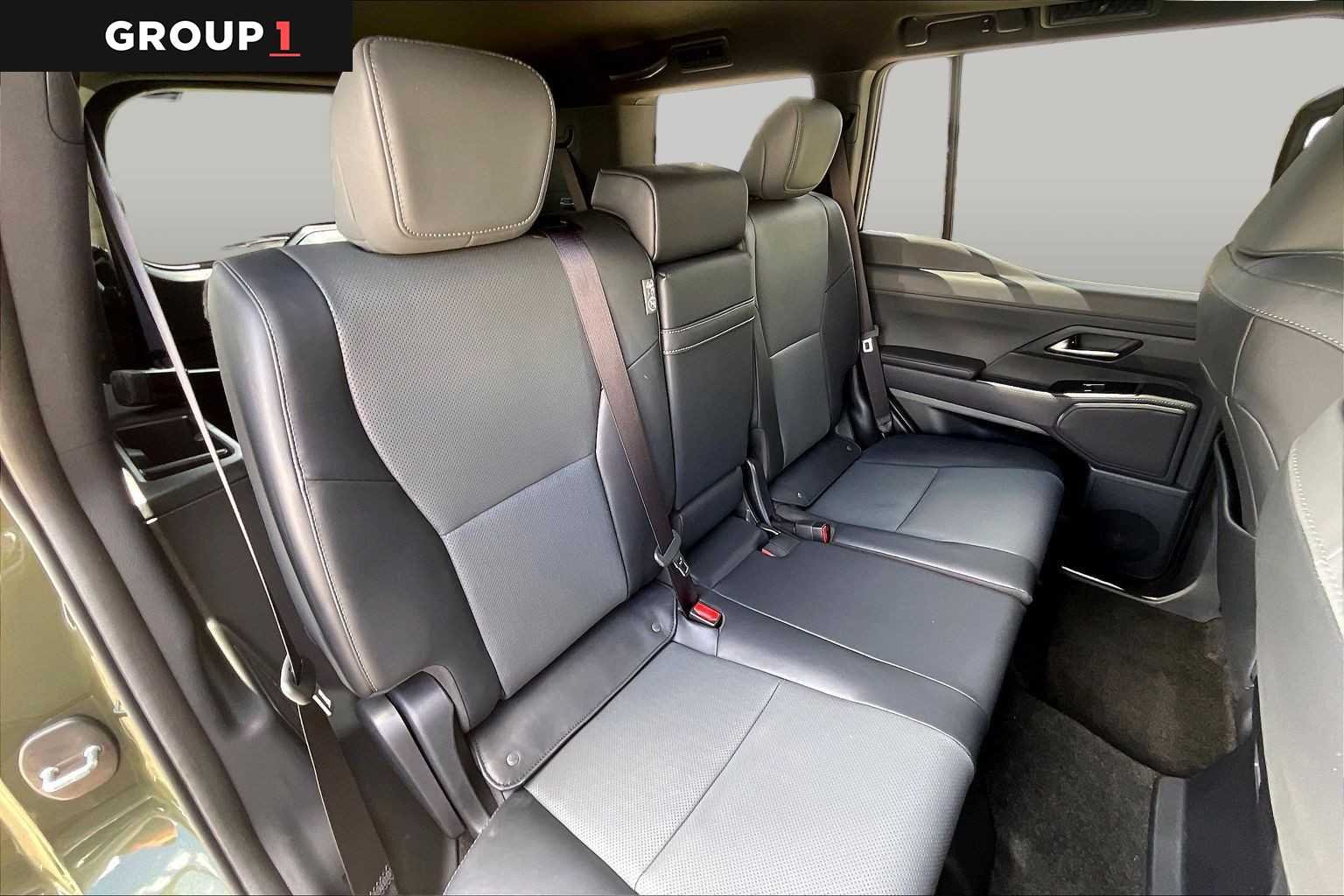 Used 2025 Nori Green Pearl Lexus Premium image 17