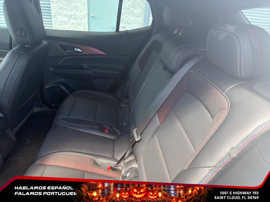 Used 2024 Summit White Chevrolet 2RS image 24