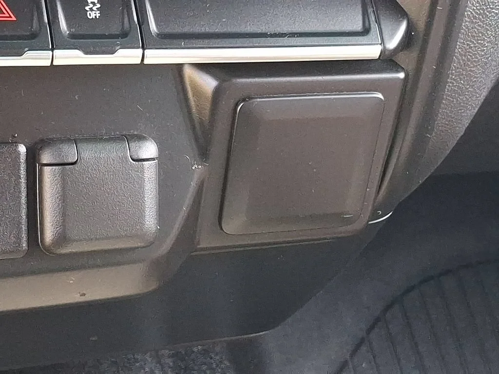 Used 2019 NORTHSKY BLUE METALLIC Chevrolet Custom image 28