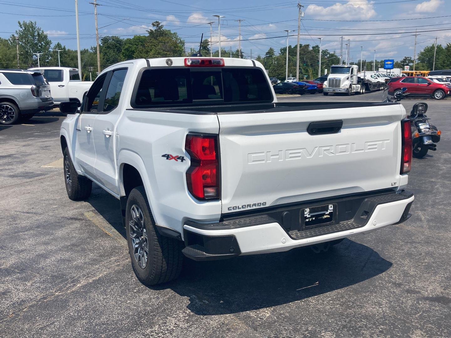 Used 2023 Summit White Chevrolet 4WD LT image 5