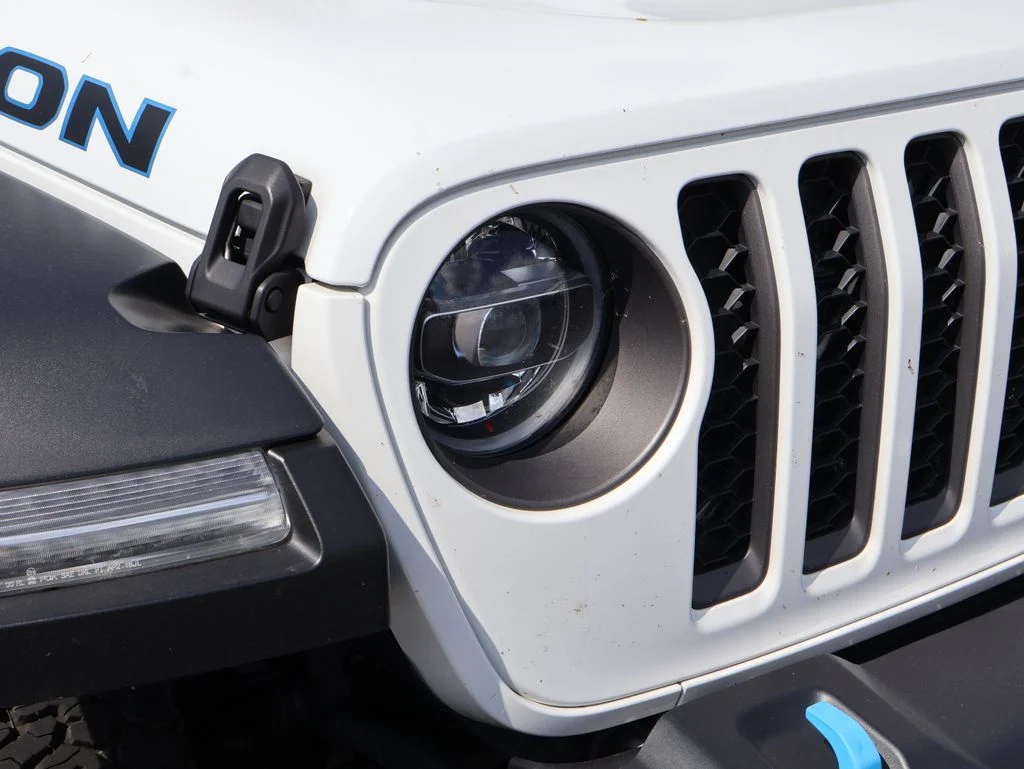 Used 2022 White Jeep Unlimited Rubicon 4xe image 6