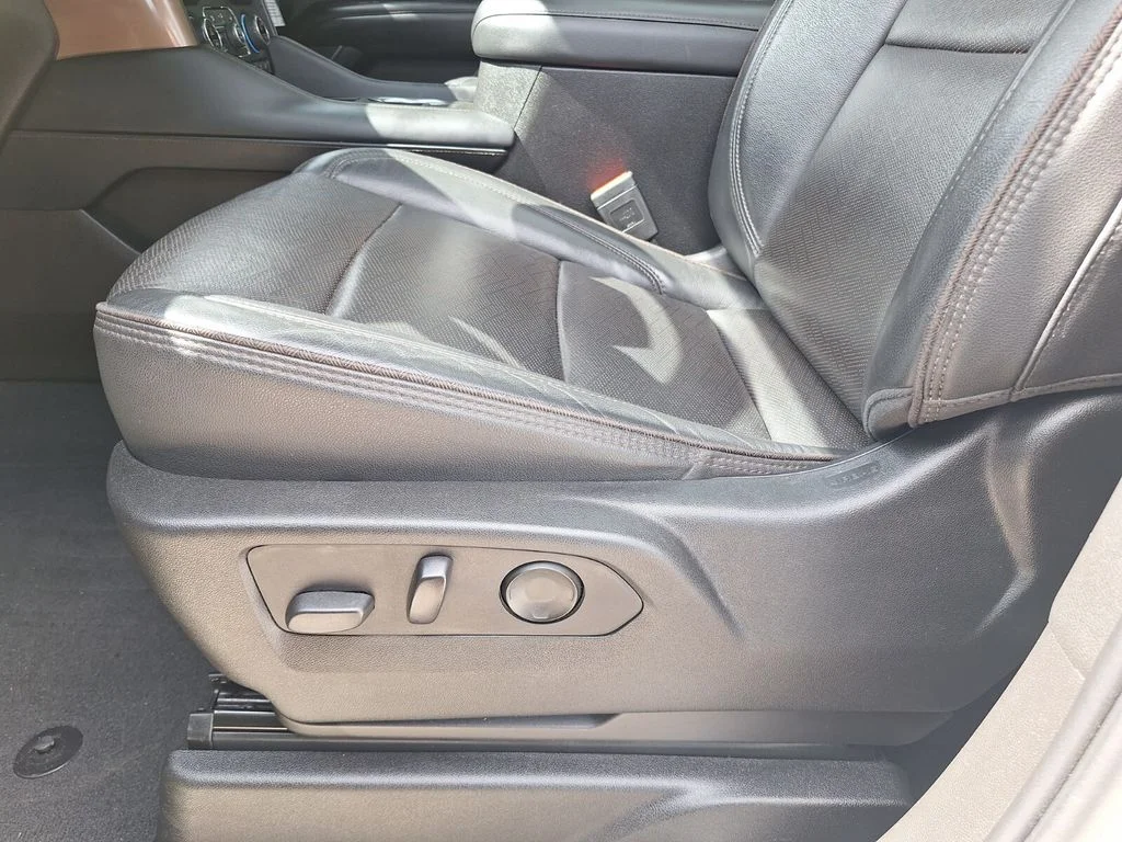 Used 2021 White Chevrolet High Country image 35