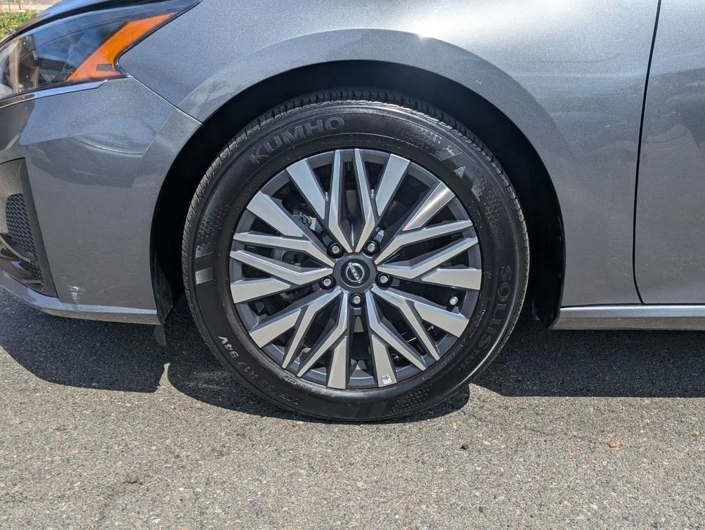 Used 2025 Gray Nissan 2.5 SV image 9