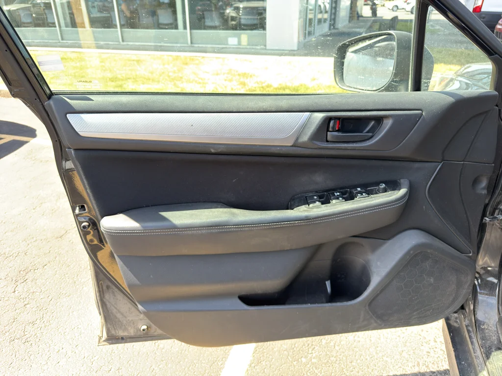 Used 2019 Crystal Black Silica Subaru 2.5i, AUTOMATIC, AWD!!! image 8