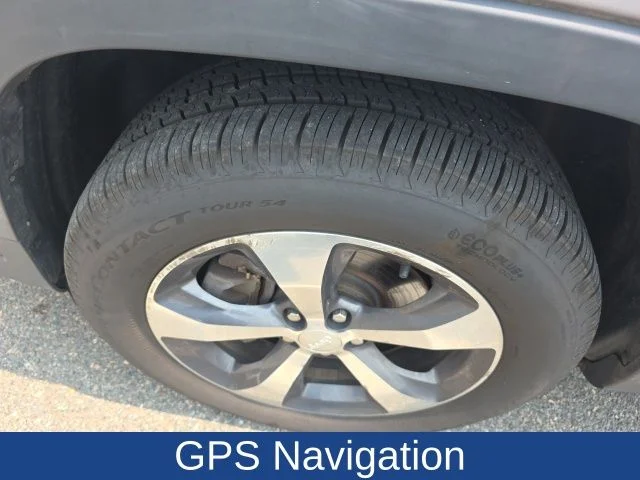 Used 2019 Silver Jeep Limited image 5