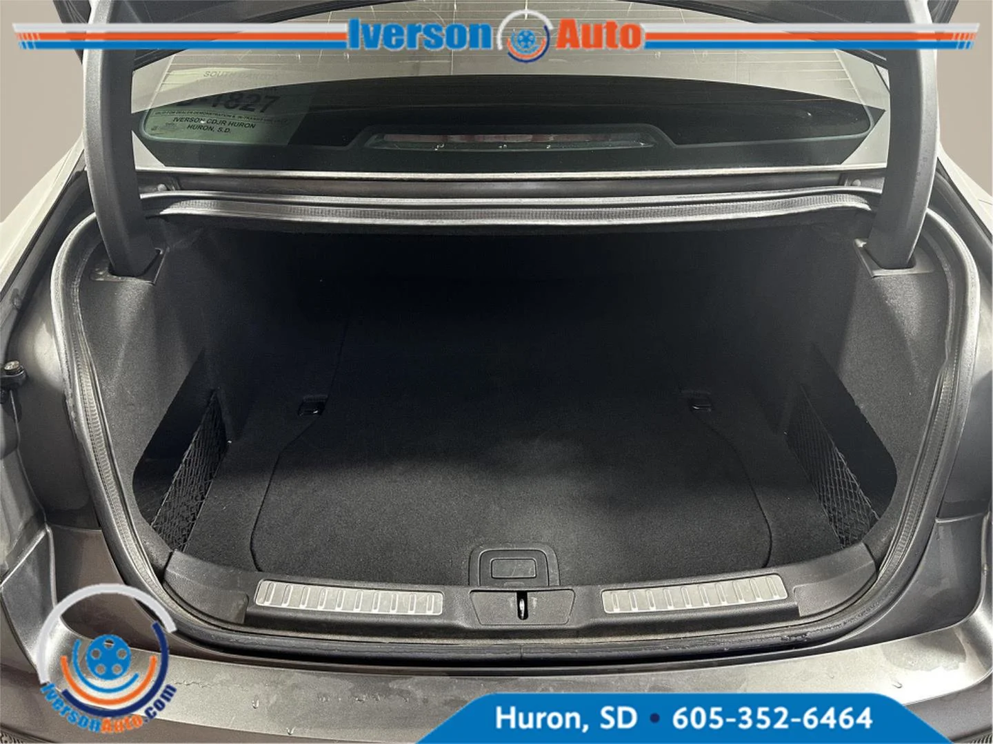 Used 2019 Gray Lincoln Select image 9