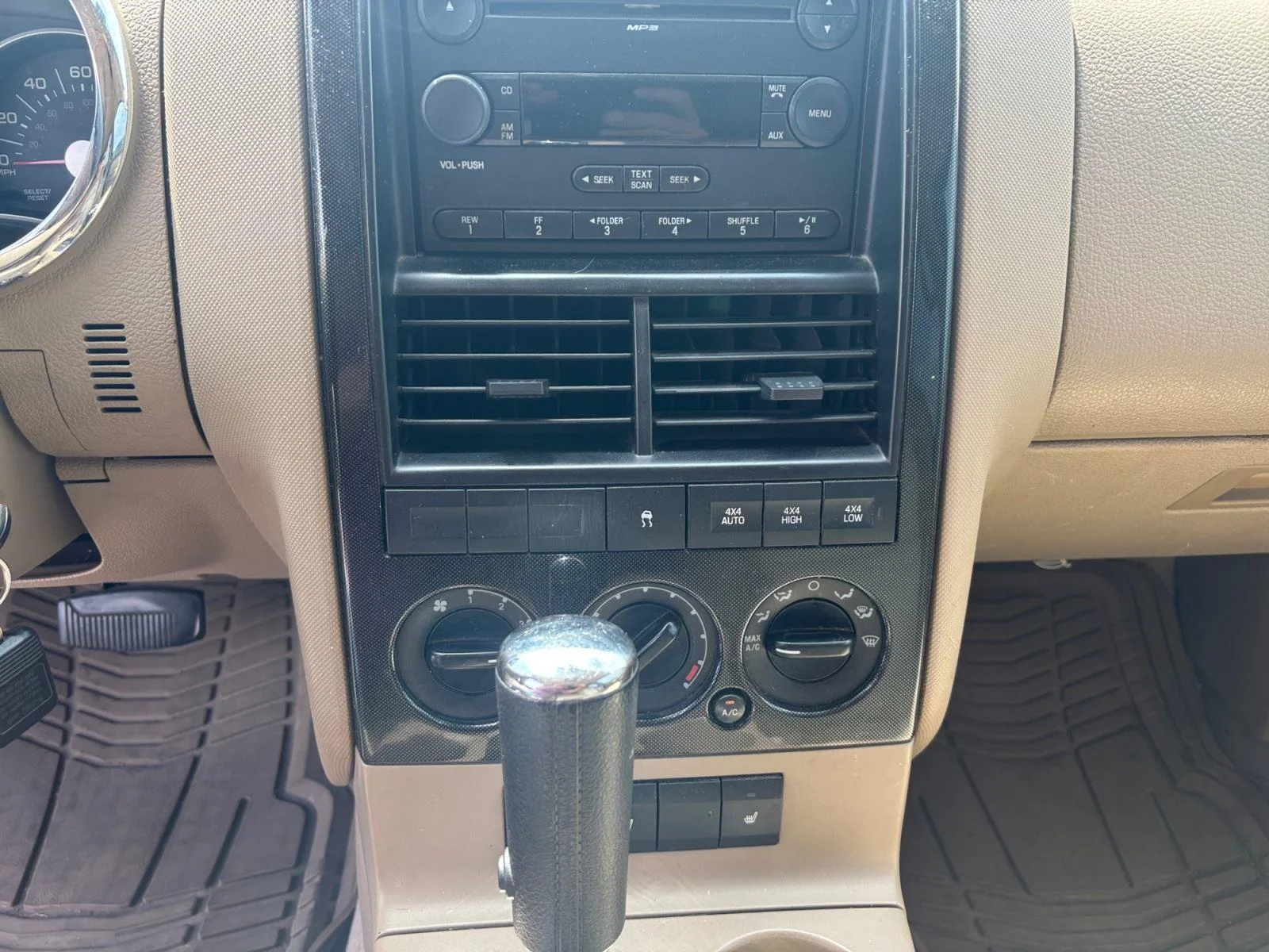 Used 2007  Ford XLT image 12
