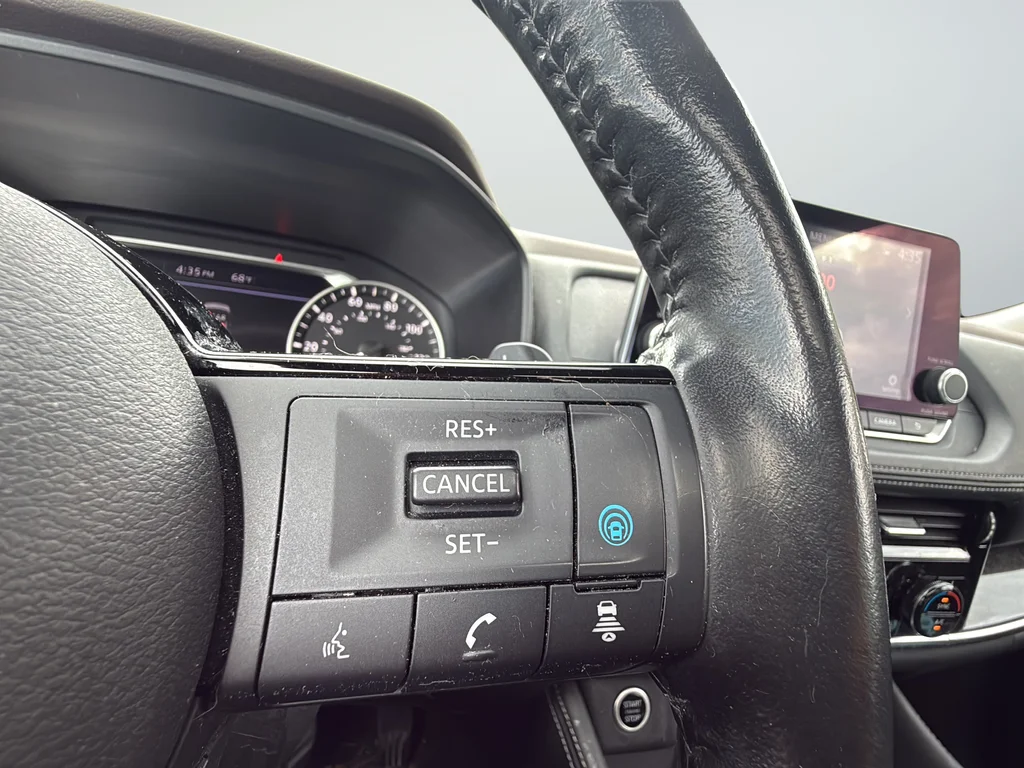 Used 2023 Blue Nissan SL image 16