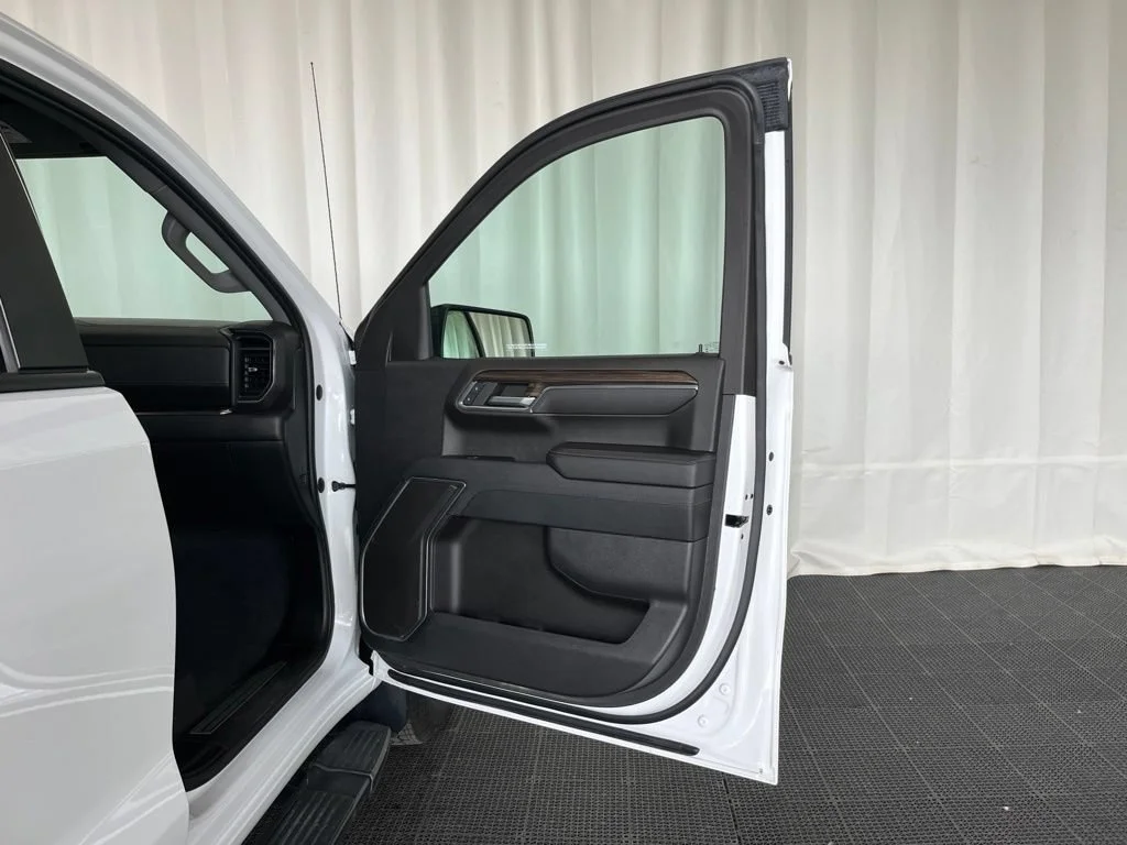 Used 2023 Summit White Chevrolet RST image 18