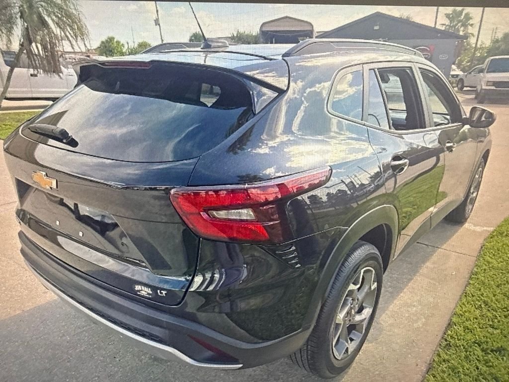 Used 2025 Black Chevrolet LT image 3