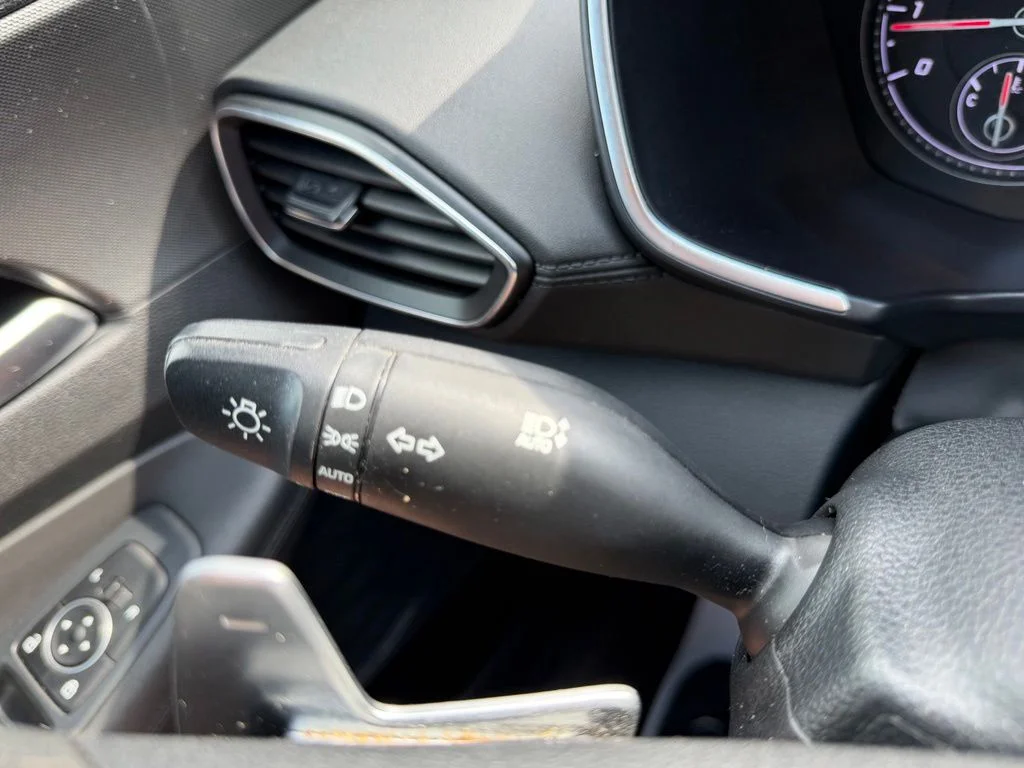 Used 2022 Hampton Gray Hyundai SEL image 28