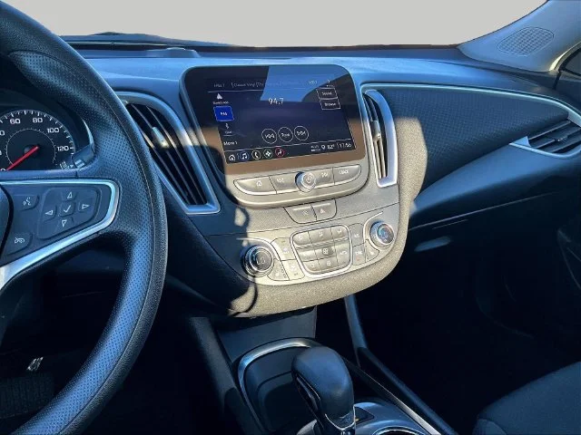 Used 2025 White Chevrolet LT image 12