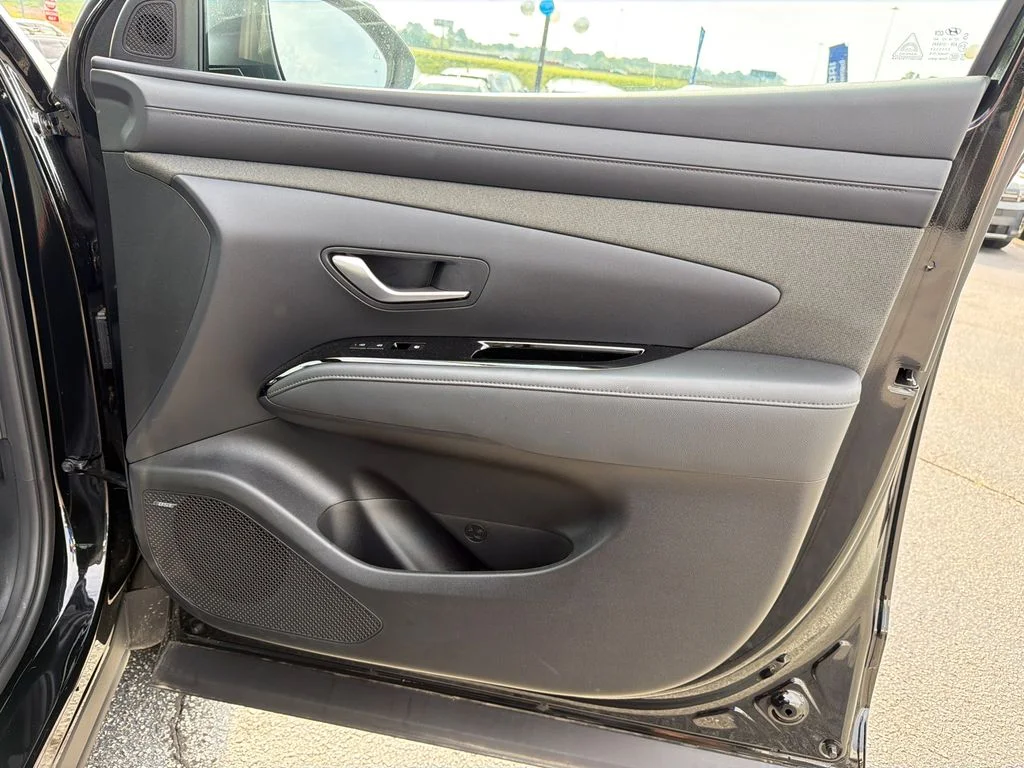 Used 2025 Black Hyundai Limited image 14