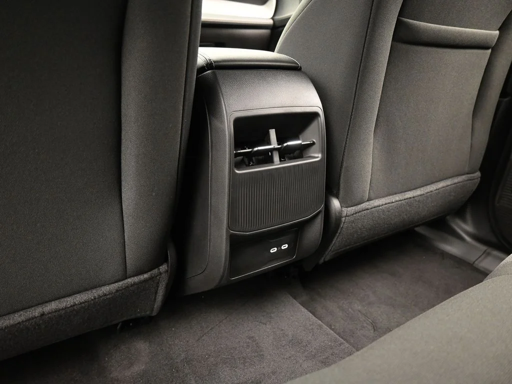 New 2026 Diamond Black Crystal Pearl-Coat Exterior Paint Jeep Laredo image 29