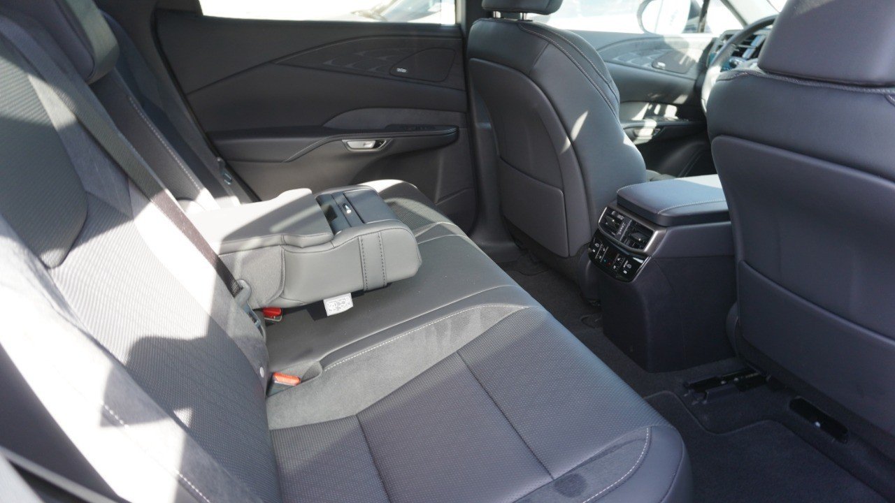 Used 2025 White Lexus RX 350 Luxury image 17