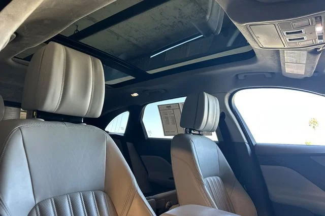 Used 2020 Blue Jaguar 30t Portfolio image 16