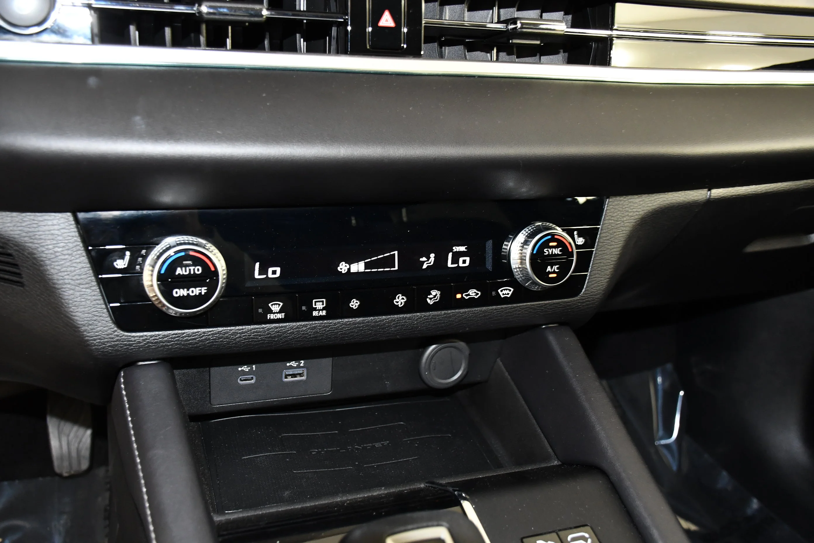 Certified Used 2025 Labrador Black Pearl Mitsubishi ES image 28