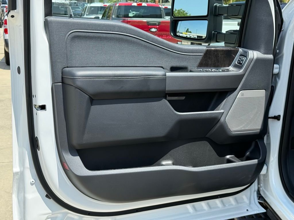 New 2026 Star White Metallic Tri-Coat Ford F-250® Lariat® image 13