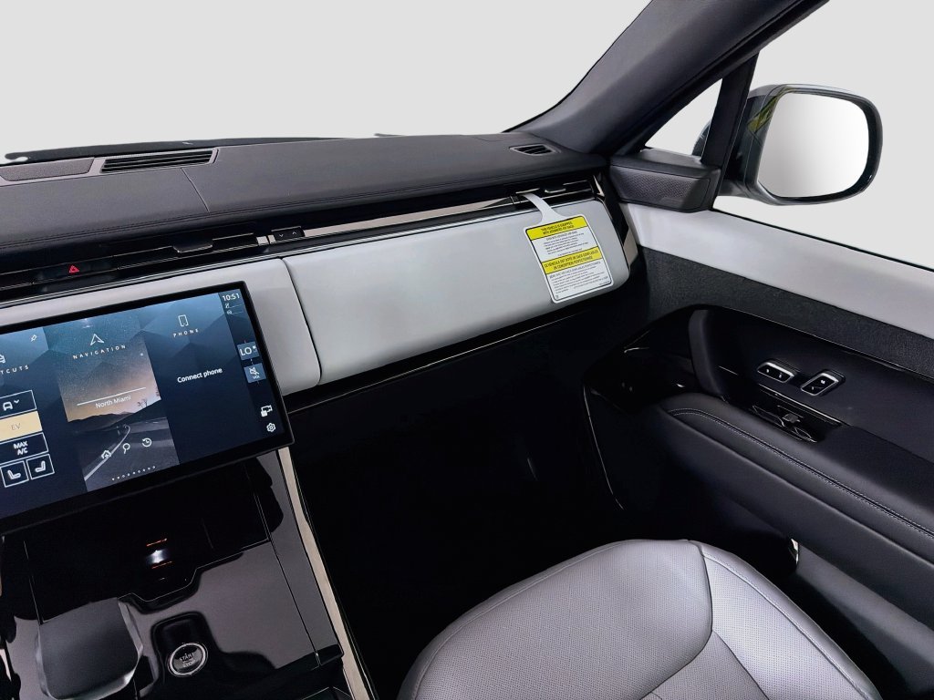 New 2027 Fuji White Land Rover  image 25