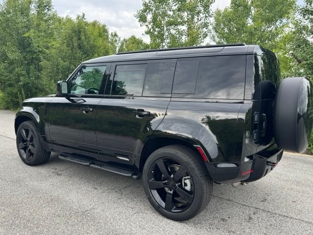 New 2026 Santorini Black Land Rover X-Dynamic SE image 7