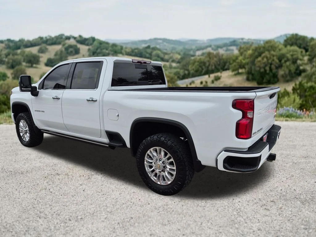 Used 2022 White Chevrolet High Country image 8