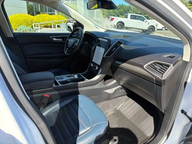 Used 2022 White Ford SEL image 9