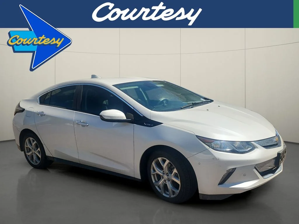 Used 2018 Beige Chevrolet Premier image 1
