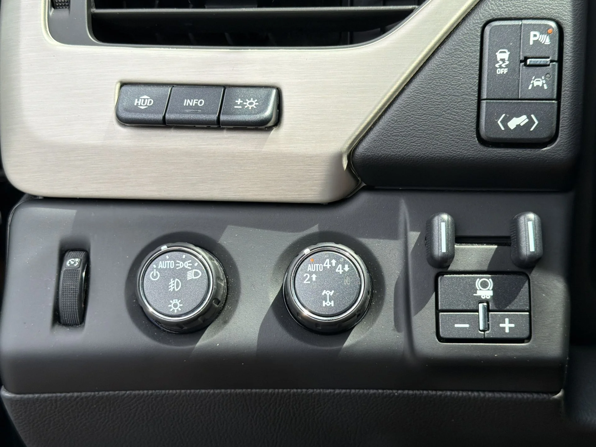 Used 2020 Onyx Black GMC Denali image 9